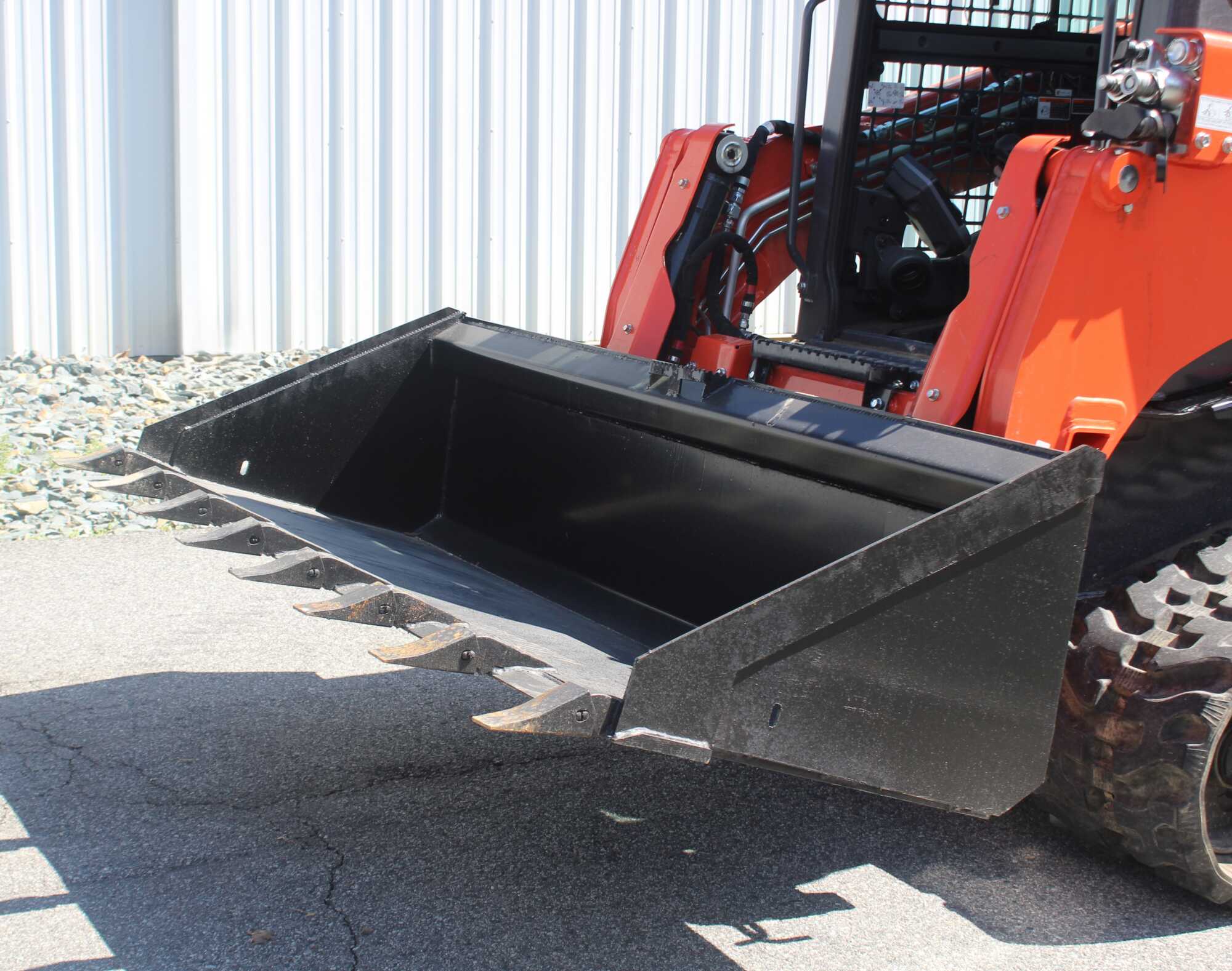 Low Profile Bucket with Teeth